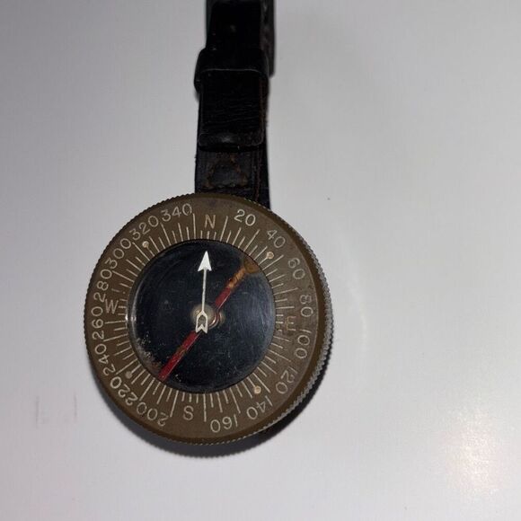WWII US Army Bakelite Paratrooper Wrist Compass Superior Magneto WW2 - Picture 3 of 8